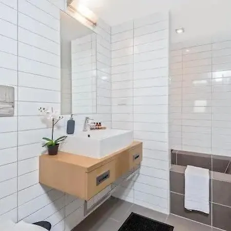 Luxury Lakeview 2 Bedroom Apartment Queenstown Exterior photo