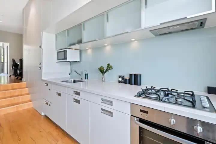 Luxury Lakeview 2 Bedroom