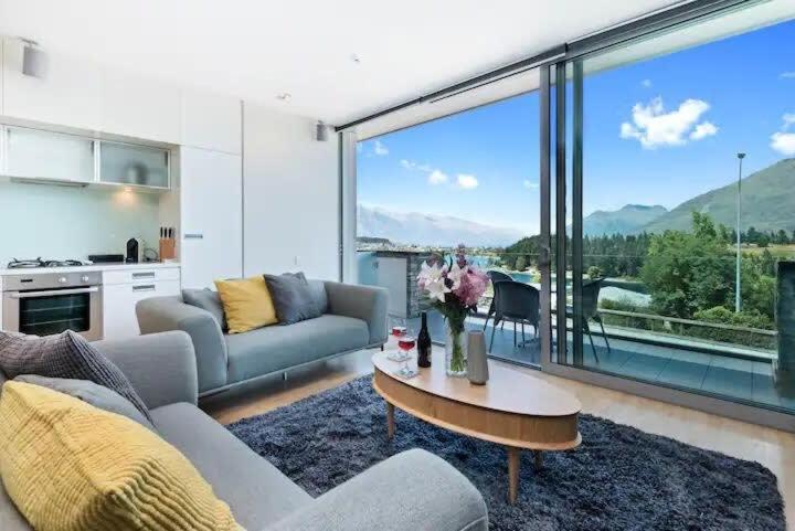 Apartment Luxury Lakeview 2 Bedroom *